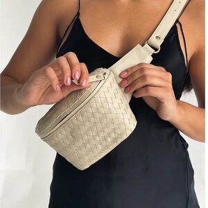 MANDRN Woven Remy belt bag in bone cream leather